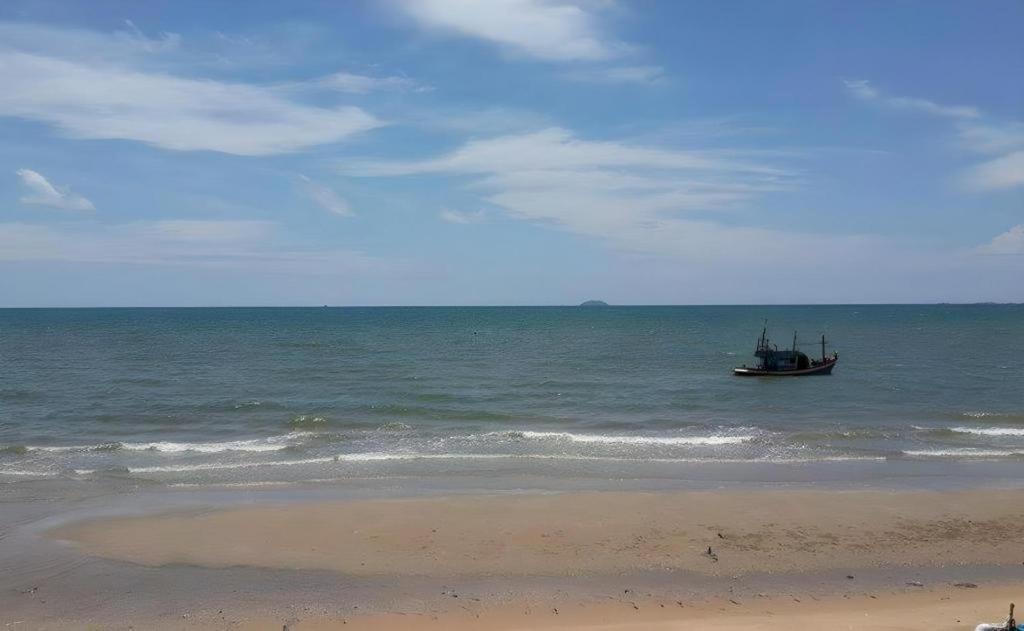 Sea Falcon On The Water Na Chom Thian Esterno foto